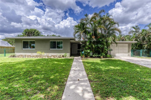 637 Garden Court, Plantation, FL 33317