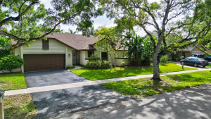 Updated 4 Bedroom 3 Bath Home with 2 car garage and screened enclose pool Updated 4 Bedroom 3 Bath Home with 2 car garage and screened enclose pool