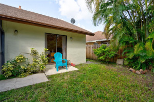 4th Bedroom has sliding glass doors for easy access to back yard 4th Bedroom has sliding glass doors for easy access to back yard