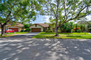 Home exterior newly painted! Sidewalk resurfaced! Country Address Encore ! Cooper City Home exterior newly painted! Sidewalk resurfaced! Country Address Encore ! Cooper City