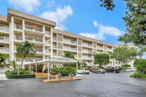 3503 Oaks Way, Unit 405, Pompano Beach, FL 33069