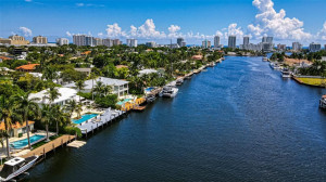 Facing South on the extra wide Rio Barcelona Canal