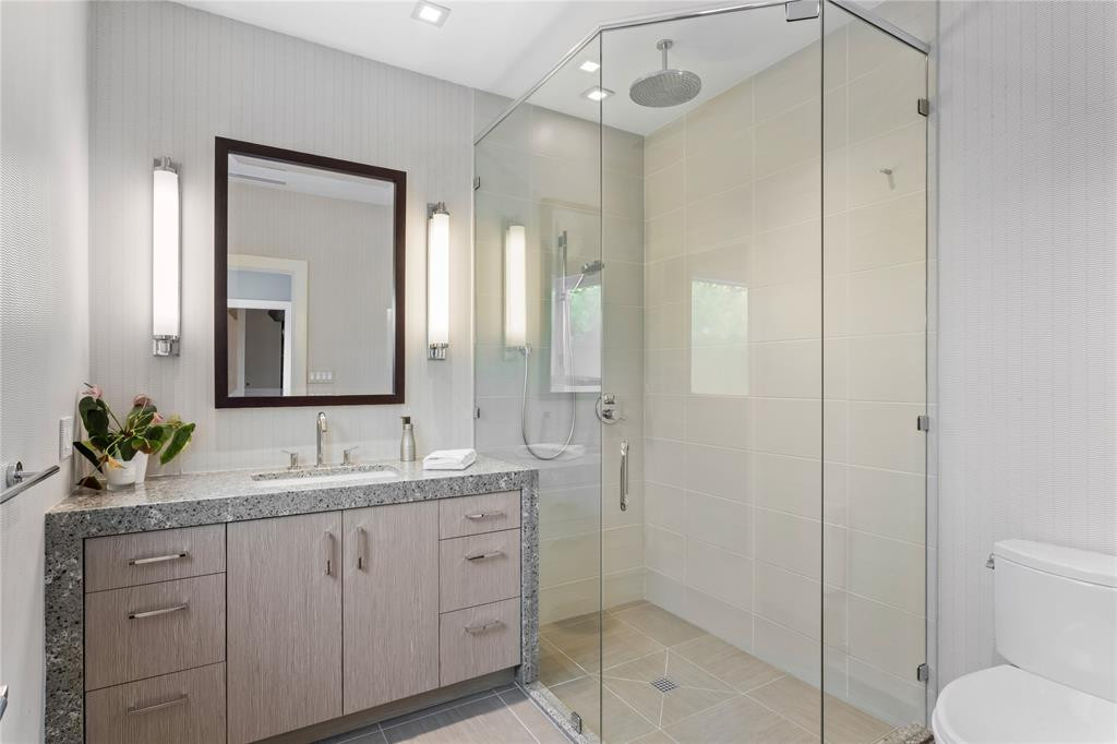 Bathroom for the second bedroom.