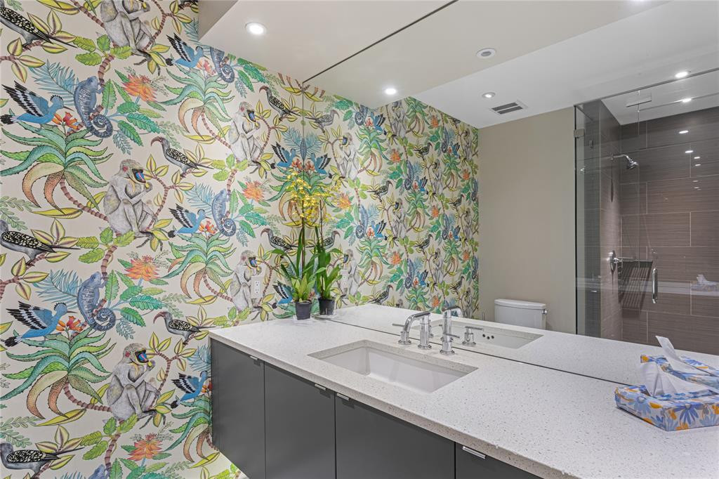 Guest apartment bathroom.