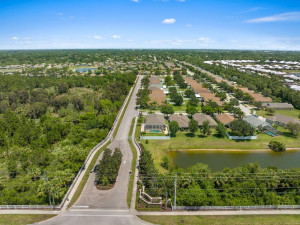 402 SW Lexington Avenue, Vero Beach, FL 32962