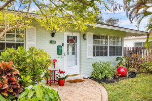 Welcome to 1352 NE 40 St- on a quiet residential street just behind Funky Buddha in Oakland Park. Oversized lot , great family home.