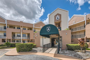 7229 Fairfax Drive, 203, Tamarac, FL 33321