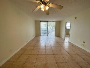 470 Executive Center Drive, 1G, West Palm Beach, FL 33401