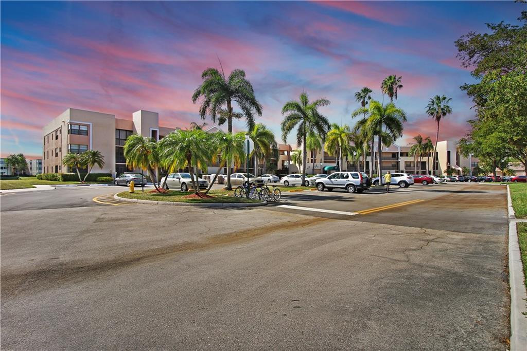 Photo for 7329 Fairfax Drive, 203, Tamarac, FL 33321 - Listing #FX-10381647 7329 Fairfax Drive, 203, Tamarac, FL 33321