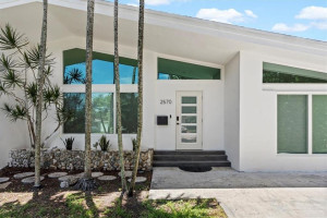 2570 NE 200th Street, Miami, FL 33180