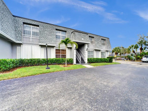 Photo for 428 NW 70th Avenue, 135, Plantation, FL 33317 - listing #FX-10420099 428 NW 70th Avenue, 135, Plantation, FL 33317