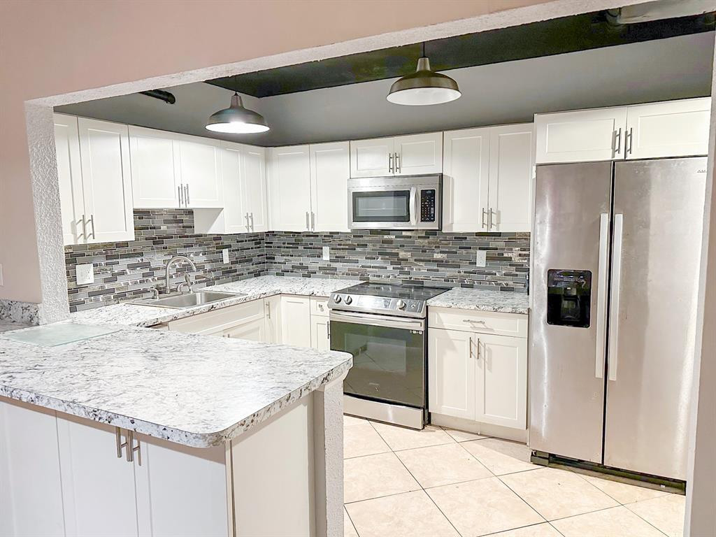 Photo for 2738 S University Drive, A15, Davie, FL 33328 - Listing #FX-10420288 2738 S University Drive, A15, Davie, FL 33328
