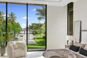 100 Royal Palm Drive, Fort Lauderdale, FL 33301