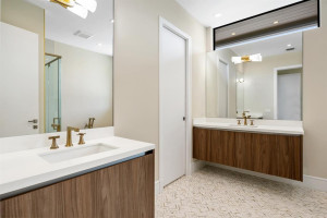 100 Royal Palm Drive, Fort Lauderdale, FL 33301