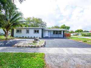 350 N 68th Way, Hollywood, FL 33024