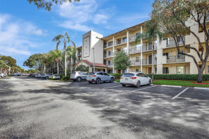 Photo for 1201 SW 141st Avenue, 309J, Pembroke Pines, FL 33027 - Listing #FX-10429806 1201 SW 141st Avenue, 309J, Pembroke Pines, FL 33027