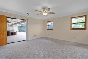 Split floor plan puts master bedroom on north side ...