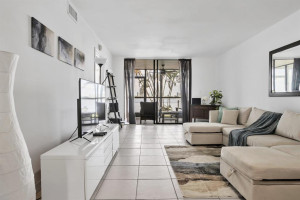 118 Lake Emerald Drive, 102, Oakland Park, FL 33309
