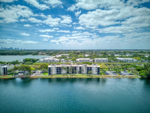 118 Lake Emerald Drive, 102, Oakland Park, FL 33309