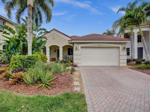 Photo for 4189 Staghorn Lane, Weston, FL 33331 - Listing #FX-10431831 Located at the end of a quiet cul-de-sac.