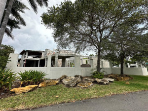Photo for 2035 NE Intracoastal Drive, Fort Lauderdale, FL 33305 - Listing #FX-10438287 2035 NE Intracoastal Drive, Fort Lauderdale, FL 33305