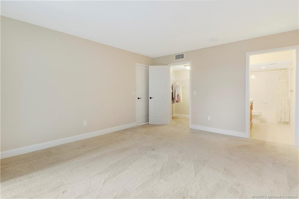 En suite bath and walk-in closet