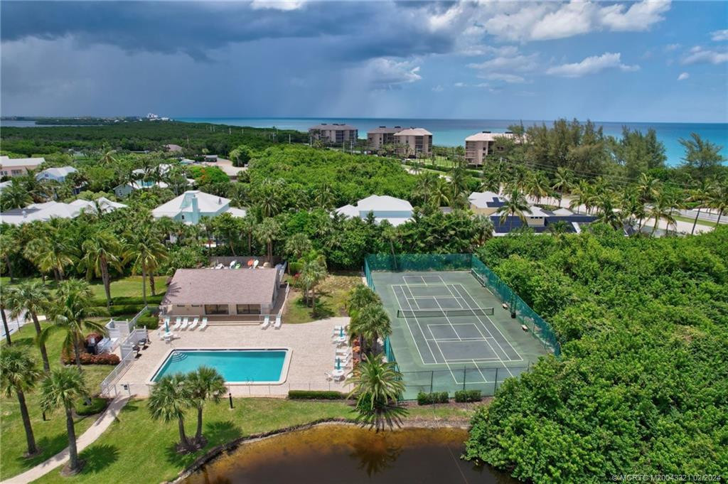 Riverside clubhouse, pool and tennis