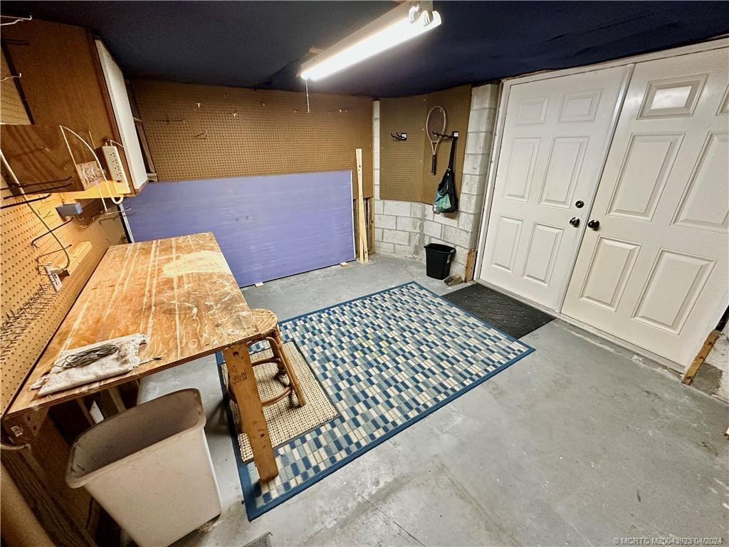 Garage/Workshop