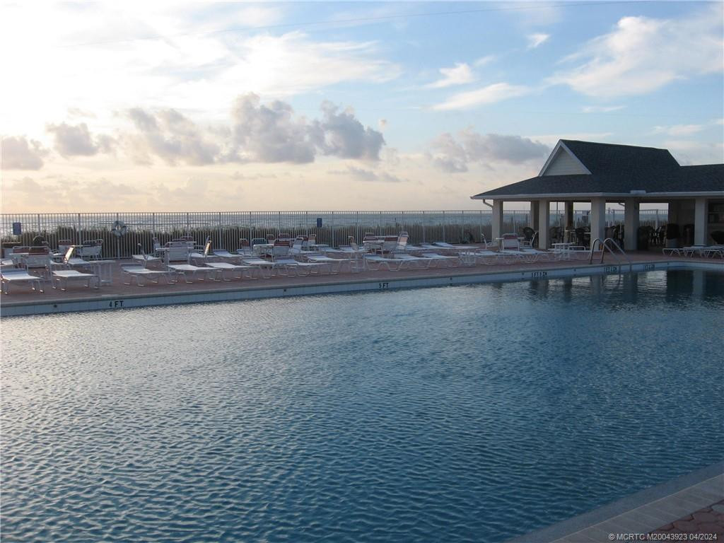 NETTLES OCEANFRONT POOL & CABANA