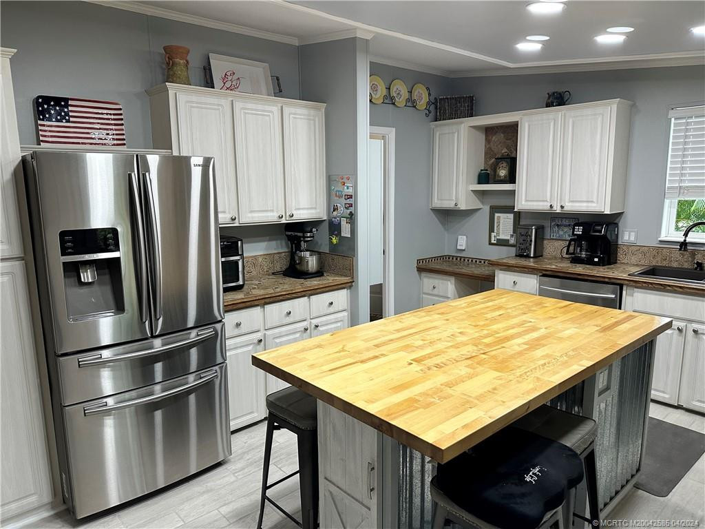 Kitchen islandStainless appliances