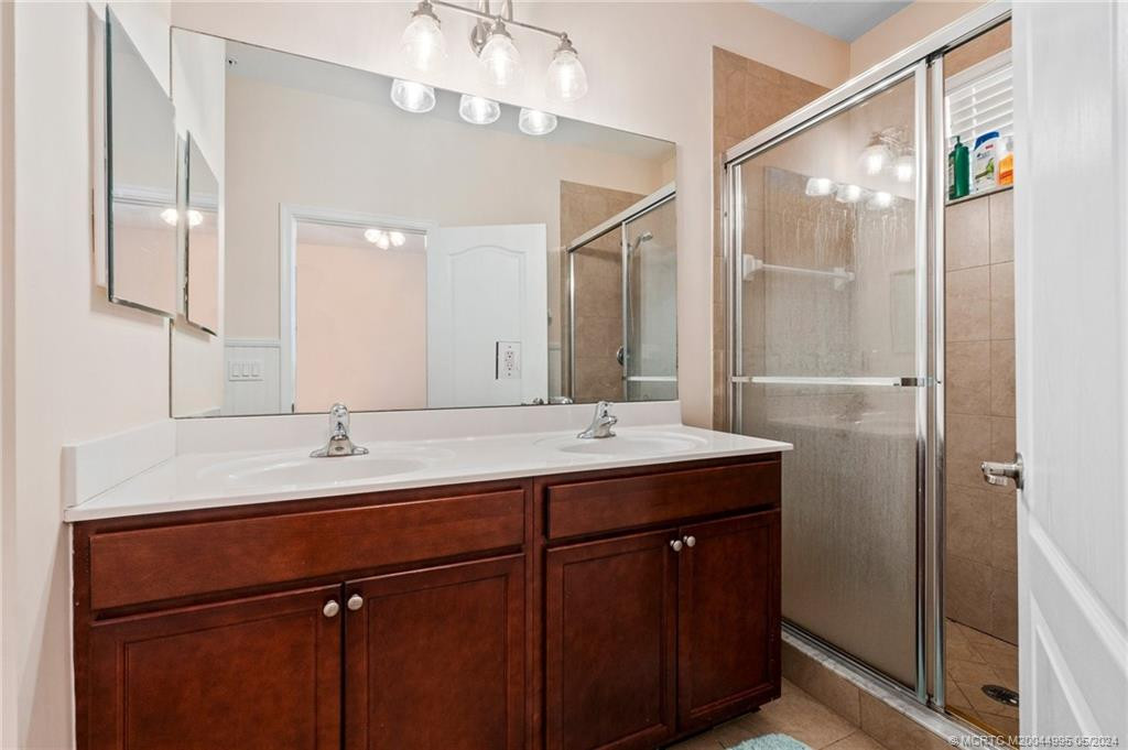 En-Suite in 2nd Bedroom