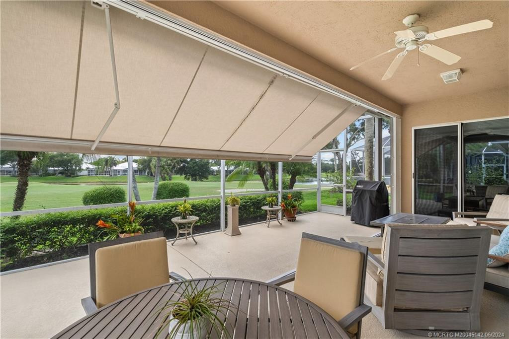 Motorized retractable awning