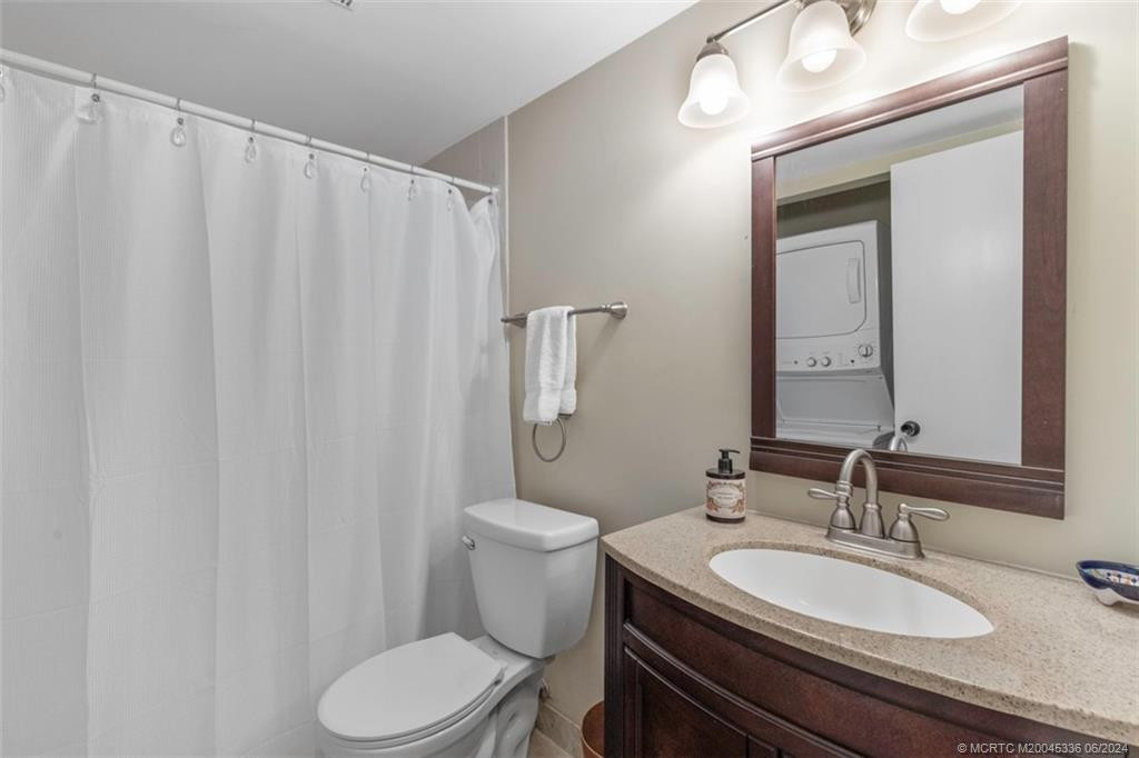 Guest Bathroom- washer/dryer in closet