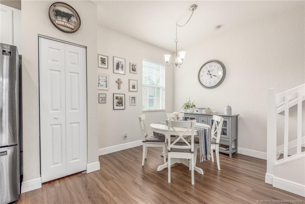 Kitchen Eating Area