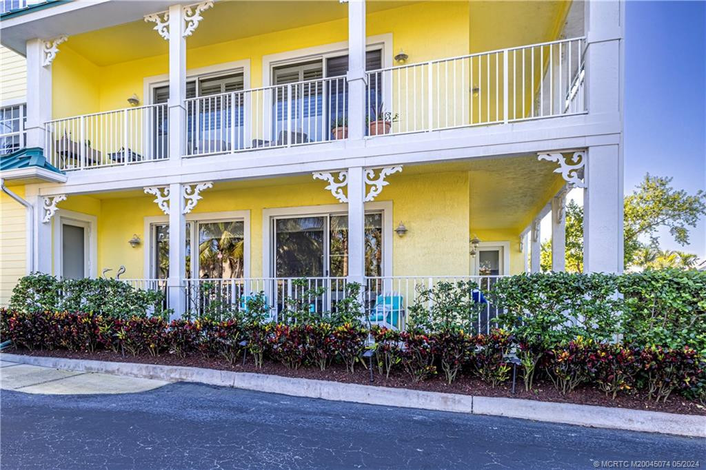 Wrap around Balcony with 2 pets allowed No size restrictions