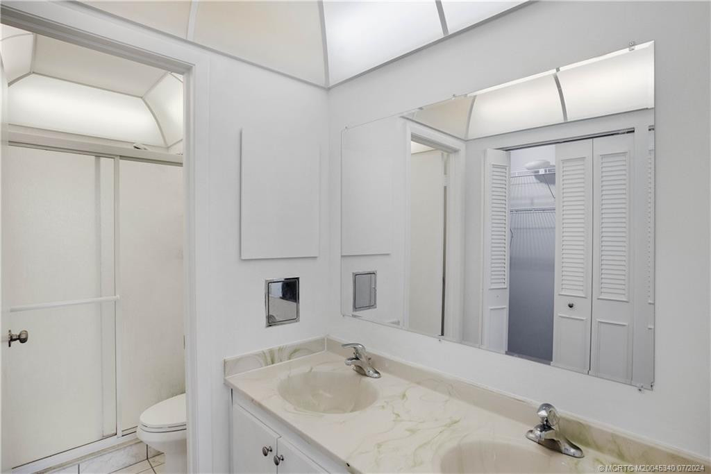 Main Bedroom with En-Suite Bathroom