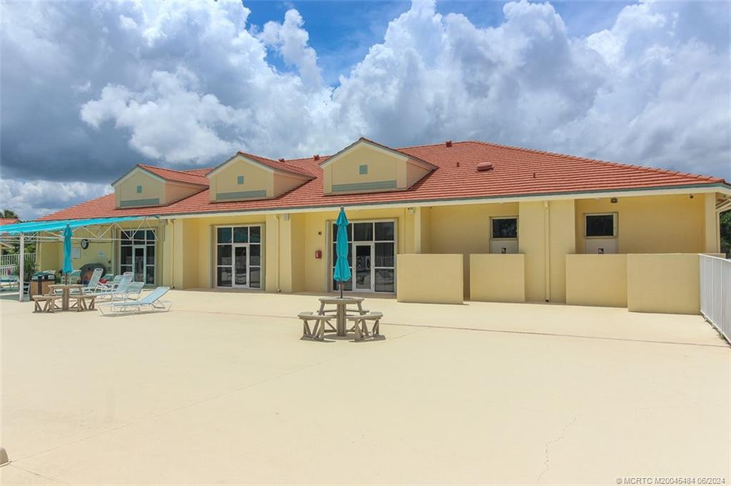 clubhouse - pool area