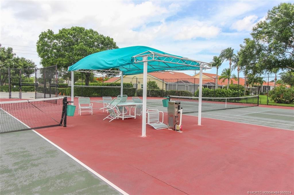 pickleball-tennis area