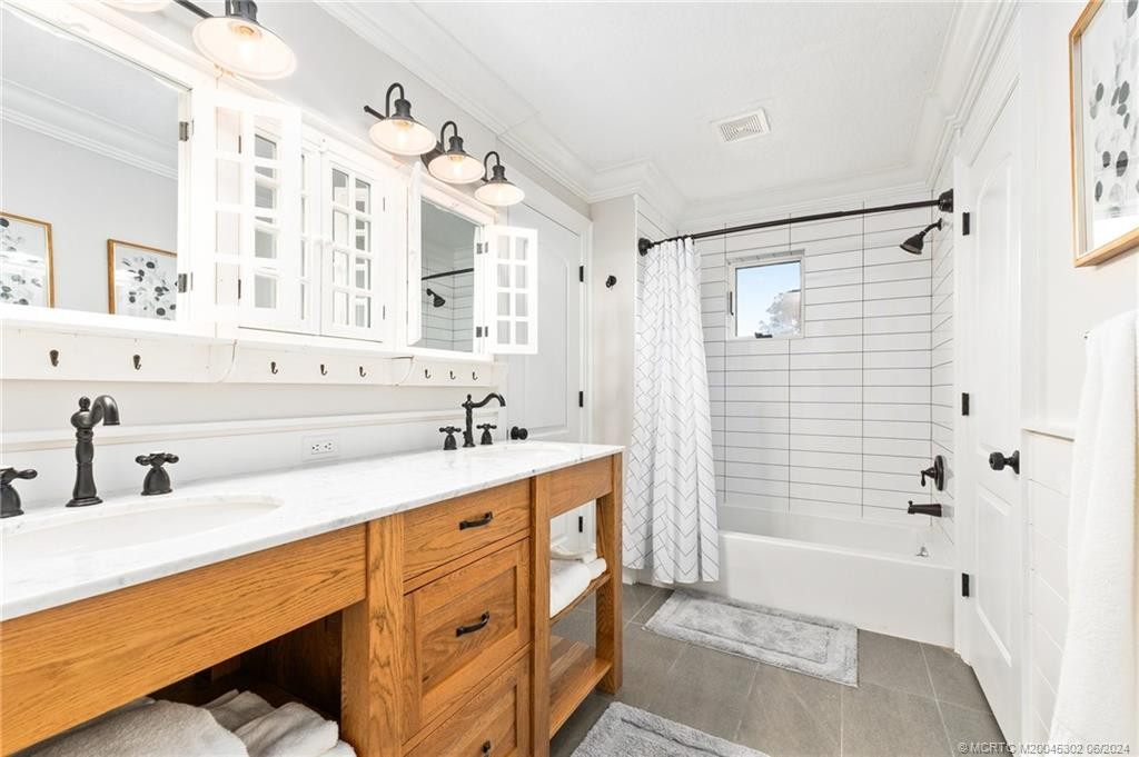 2nd Floor Jack & Jill Bath