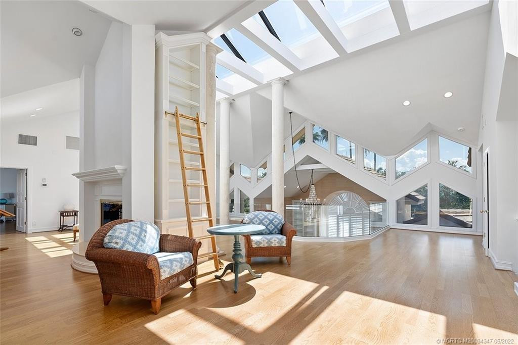 2nd floor living area