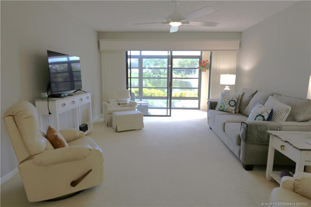 Living Room w/Lakeview