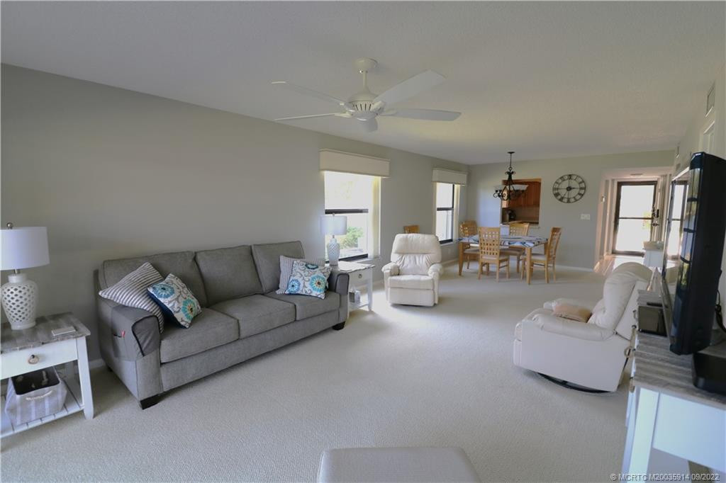Living Room /Dining