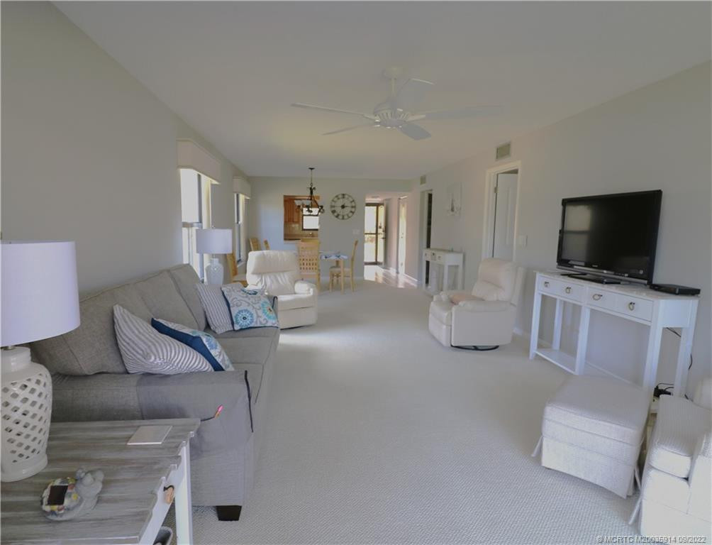 Living Room/Dining