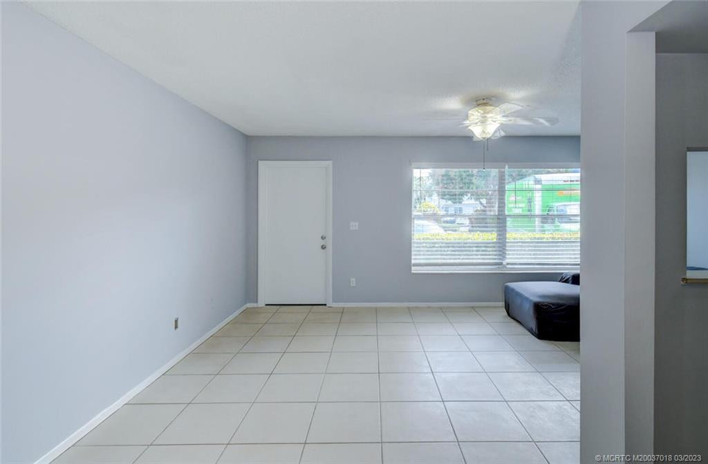 Living Room/Dining Area