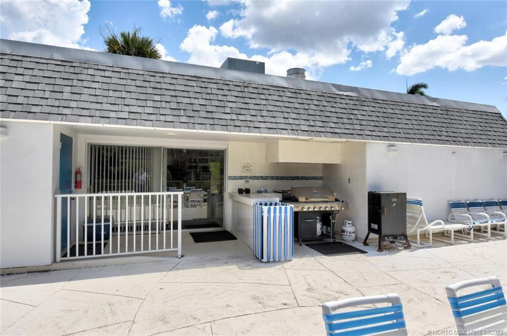 Community Grill Poolside