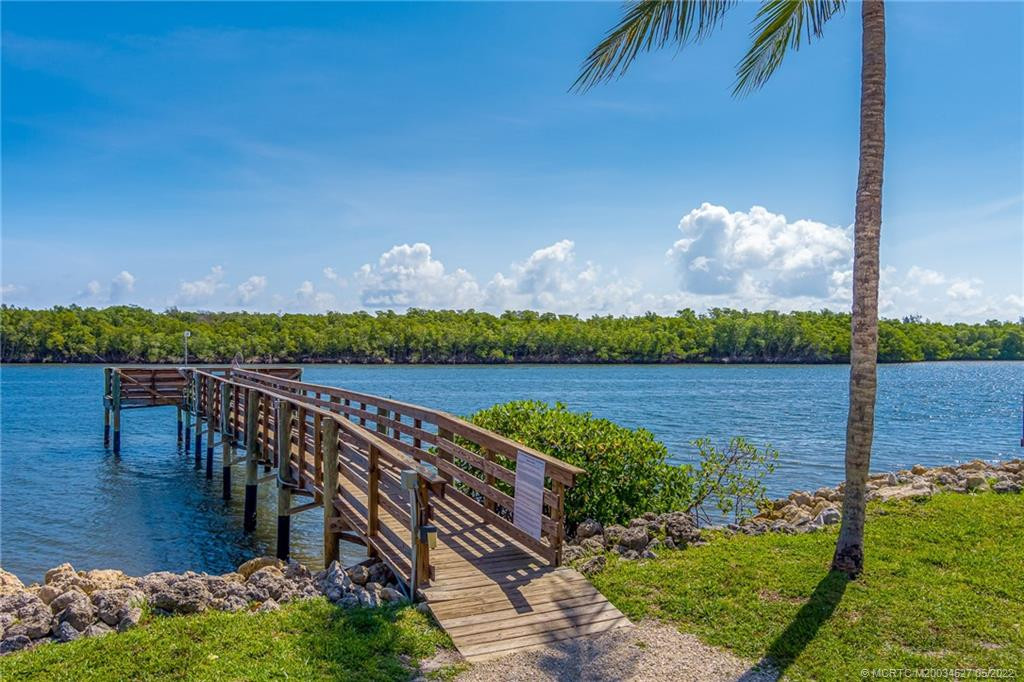 Fishing pier