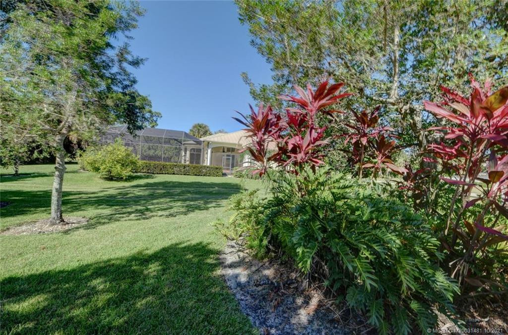 Huge Side Yard