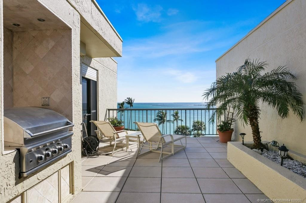 private roof top terrace for grilling oceanside