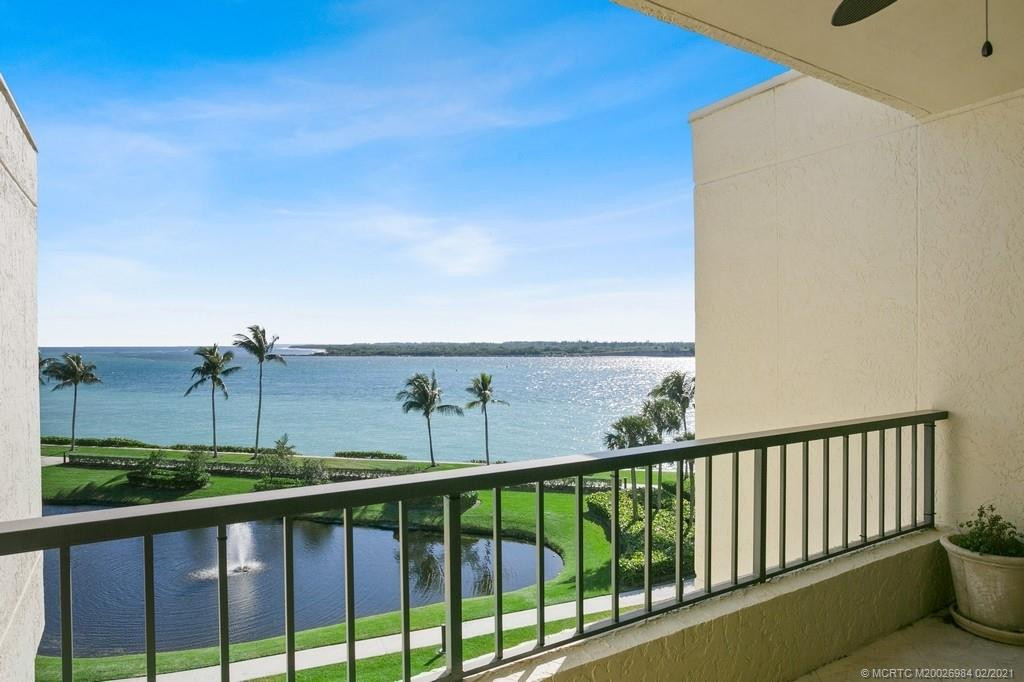 balcony off main bedroom