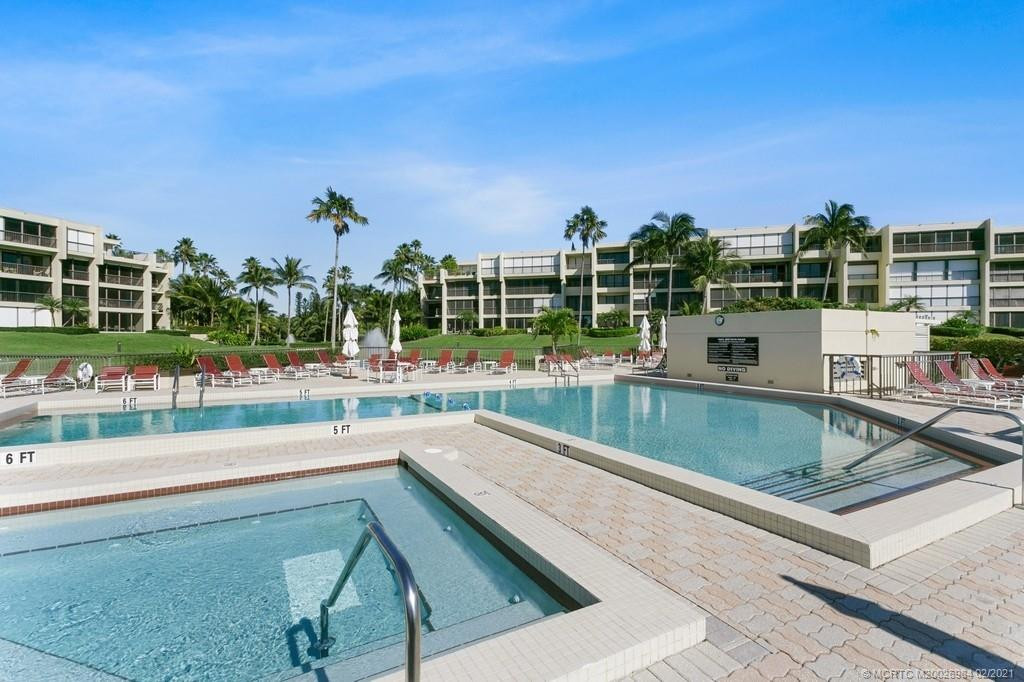 2800 pool and hot tub
